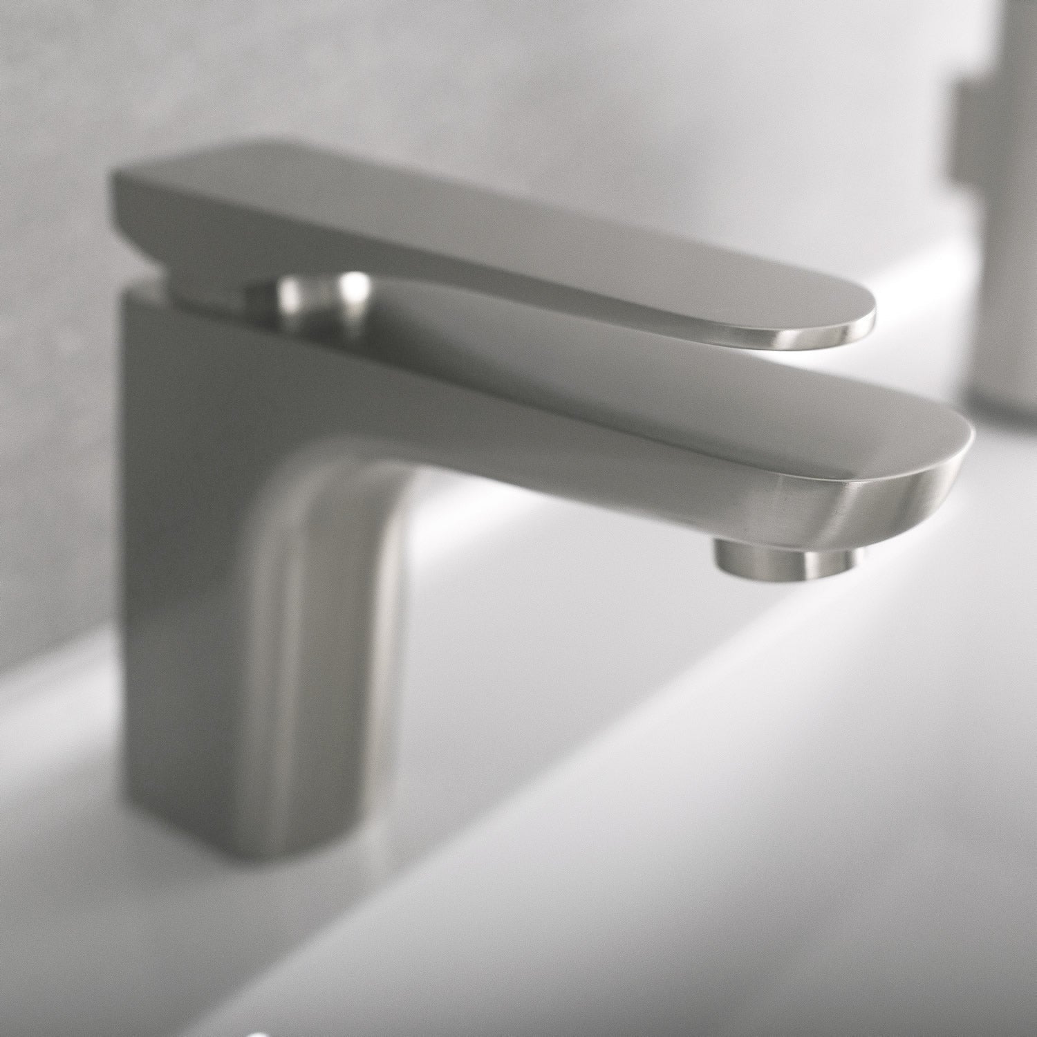 DAX Single Handle Bathroom Faucet, Brass Body, 6-7/8 x 5-5/16 Inches (DAX-805A)