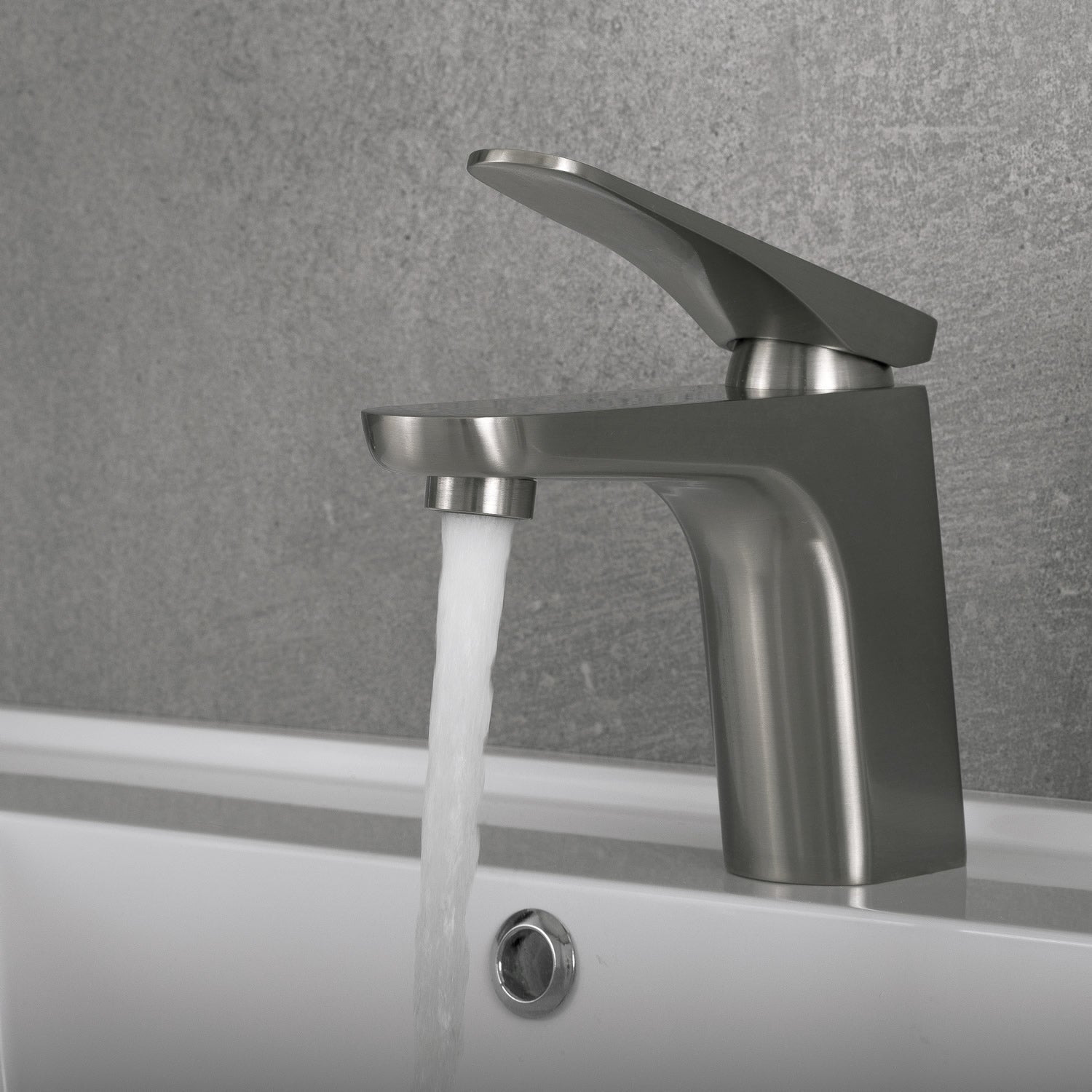 DAX Single Handle Bathroom Faucet, Brass Body, 6-7/8 x 5-5/16 Inches (DAX-805A)
