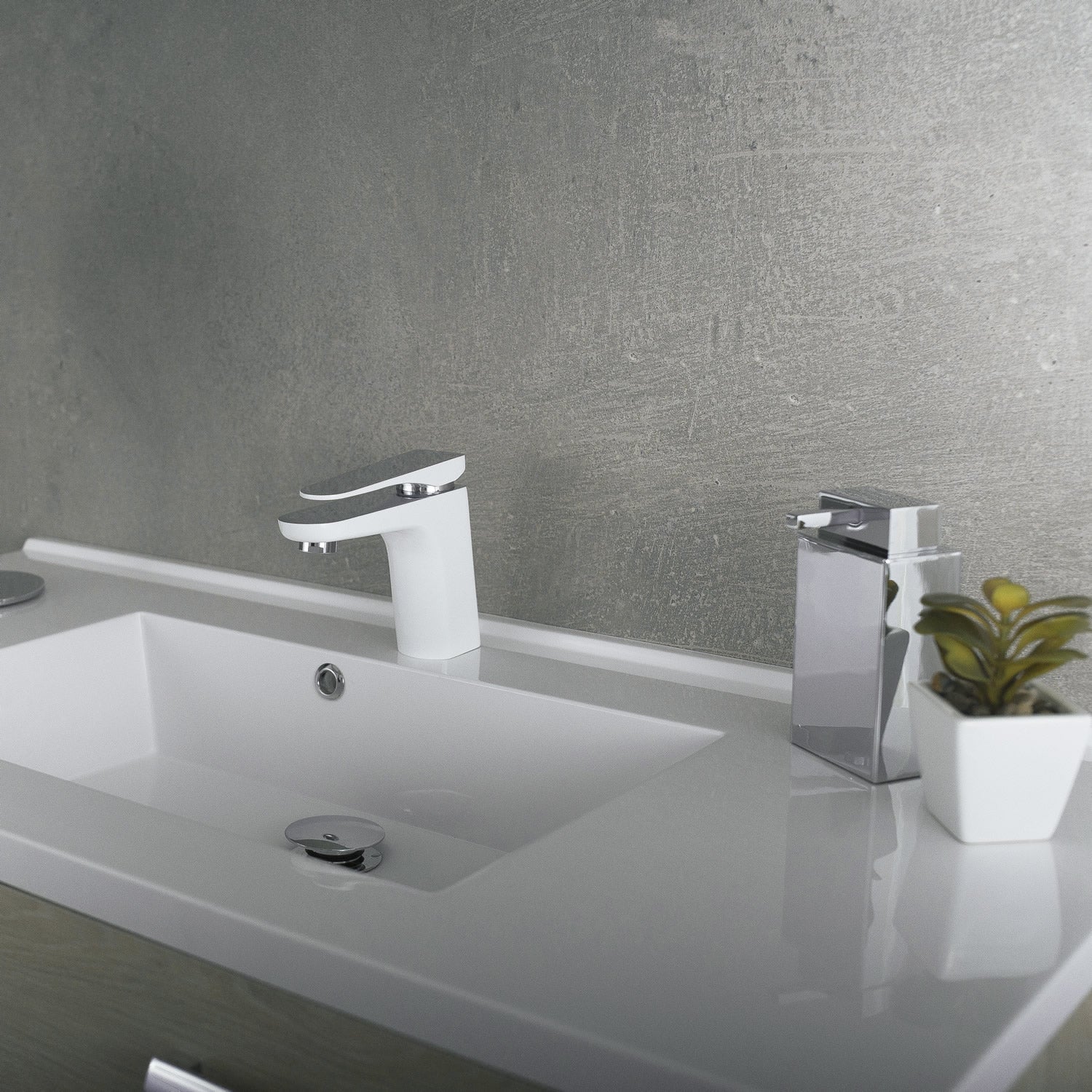 DAX Single Handle Bathroom Faucet, Brass Body, 6-7/8 x 5-5/16 Inches (DAX-805A)