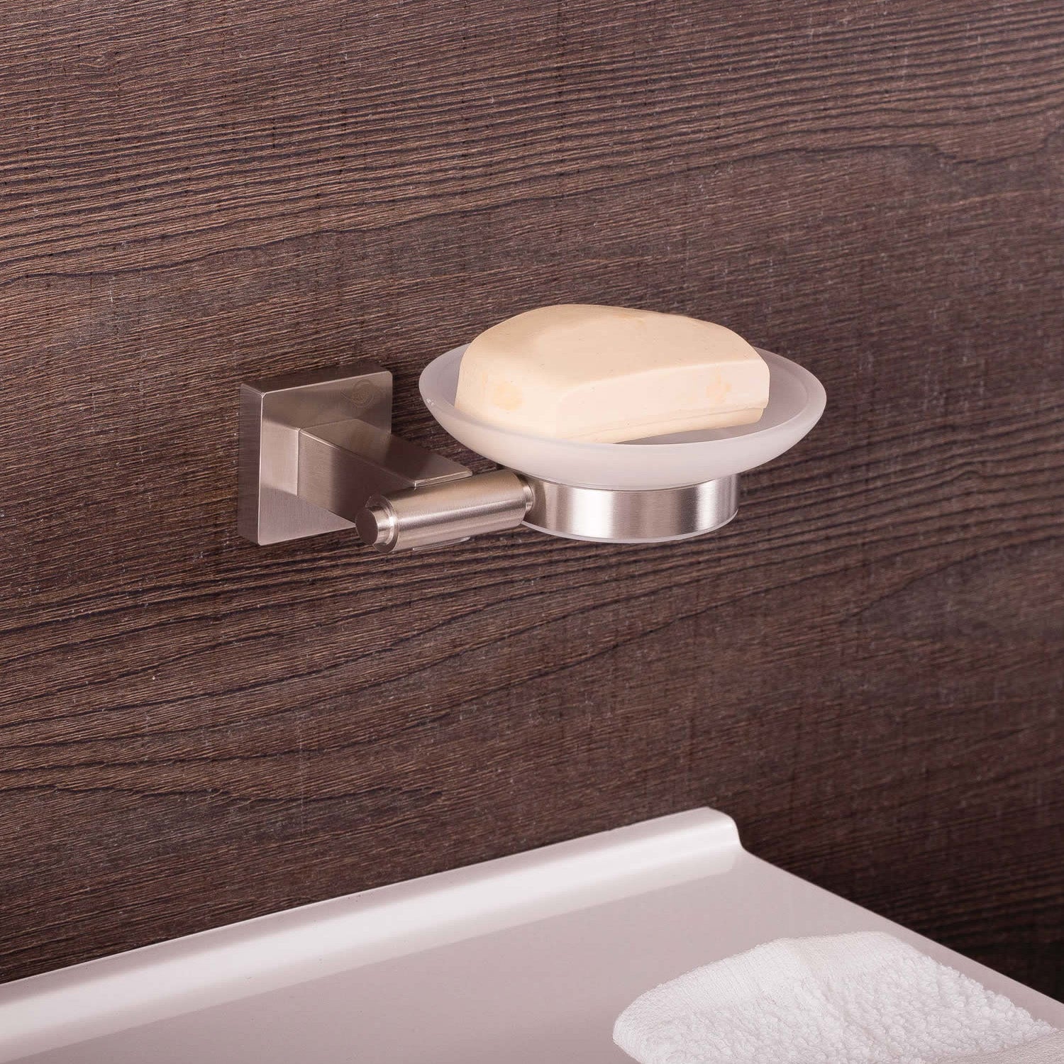 DAX Jabonera de acero inoxidable, montaje en pared con bandeja de vidrio, acabado pulido, 5-7/16 x 1-7/8 x 4-3/4 pulgadas (DAX-G0105-P)