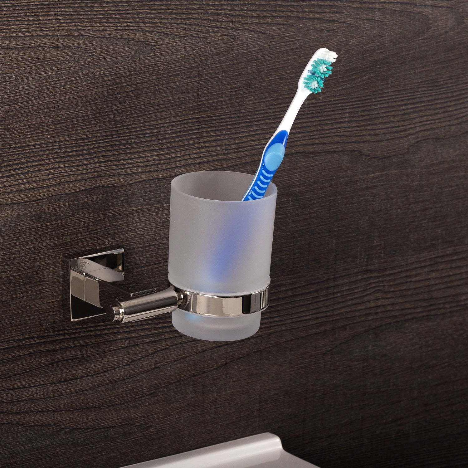 DAX - Soporte para cepillo de dientes de vaso individual para baño, montaje en pared de acero inoxidable con vaso de vidrio, acabado satinado, 3-3/4 x 3-3/4 x 4-1/2 pulgadas (DAX-G0106-S)
