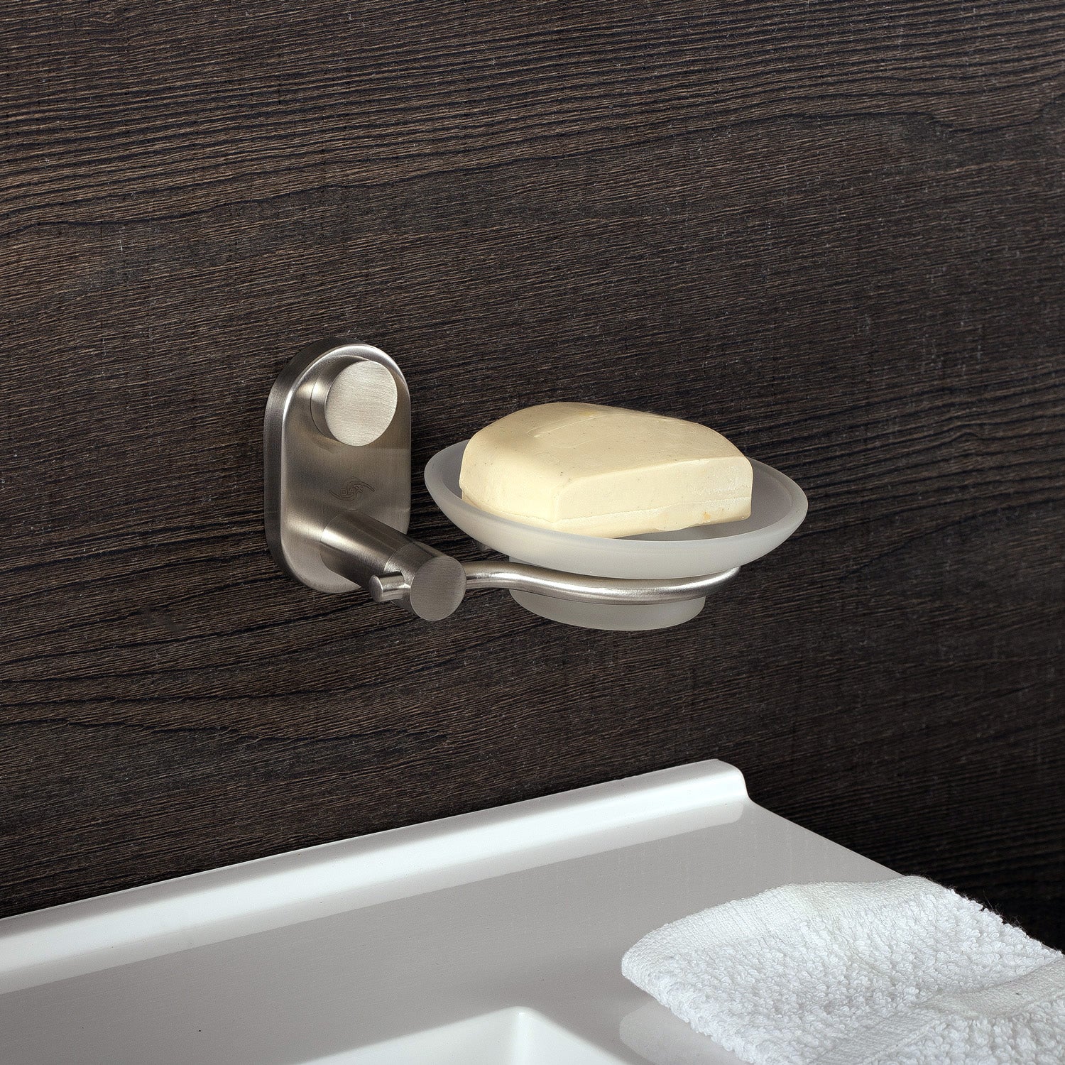 DAX Jabonera de acero inoxidable, montaje en pared con bandeja de vidrio, acabado pulido, 2-13/16 x 5-1/2 x 4-1/2 pulgadas (DAX-G0205-P)