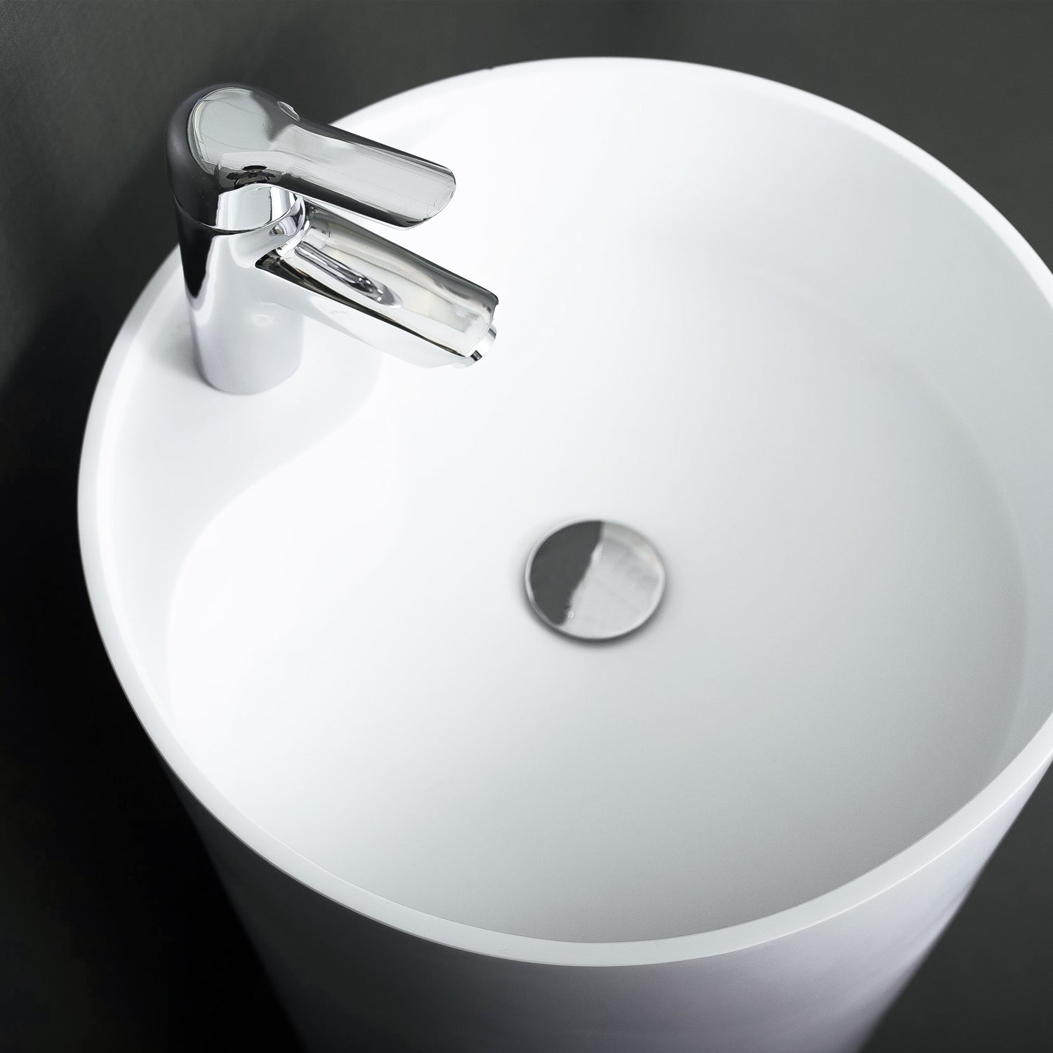 Lavabo de baño independiente de pedestal redondo de superficie sólida DAX, acabado blanco mate, 17-1/2 x 17-1/2 x 31-1/2 pulgadas (DAX-AB-1380)
