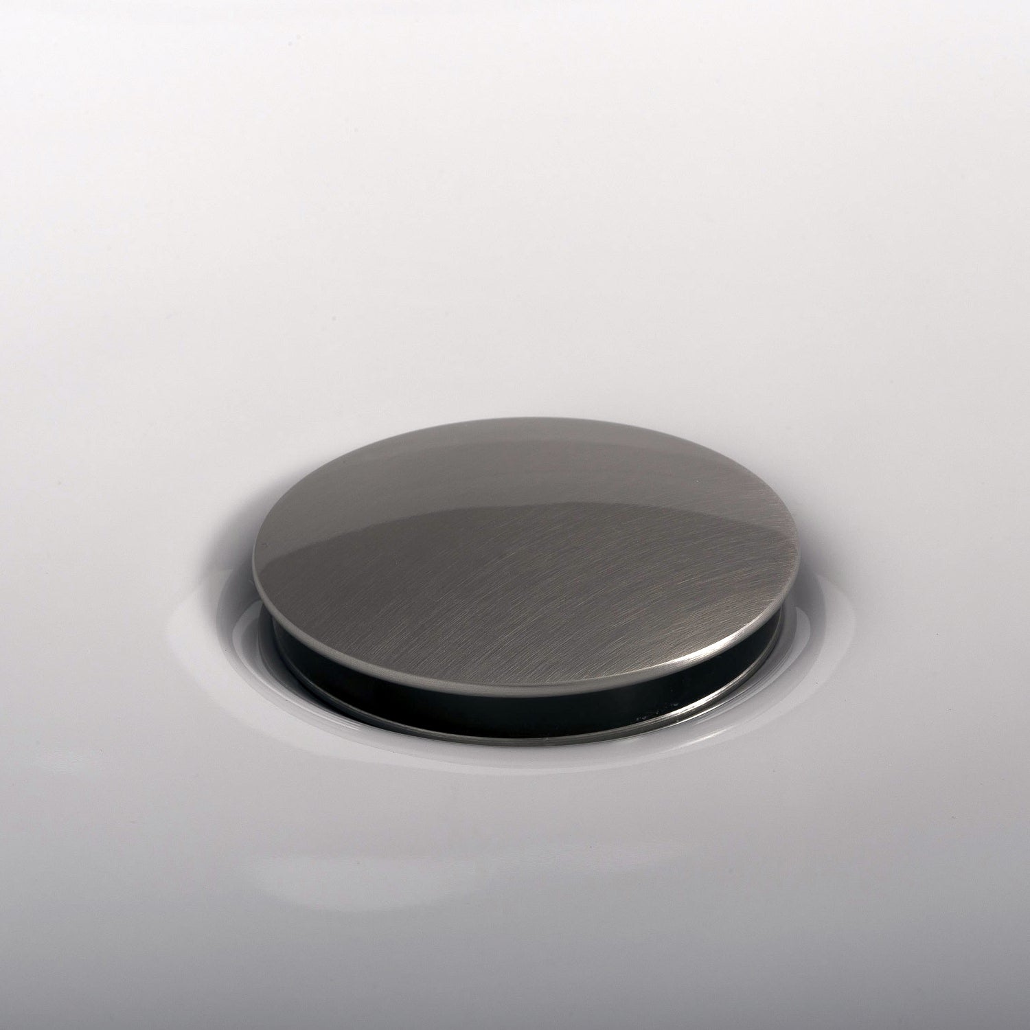 DAX Round Vanity Sink Pop up Drain, Brass Body, 2-5/8 x 8-5/8 Inches (DAX-82005)