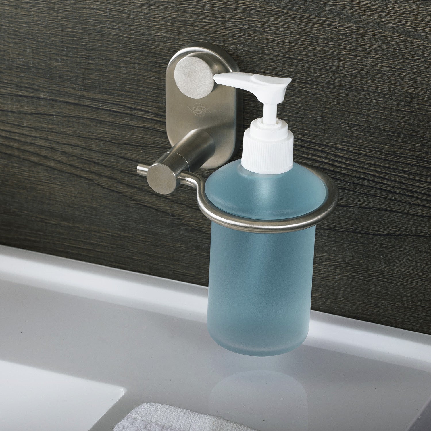 Dispensador de jabón de acero inoxidable DAX con botella de vidrio, montaje en pared, acabado pulido, 6-1/2 x 4-1/8 x 4-15/16 pulgadas (DAX-G0213-P)