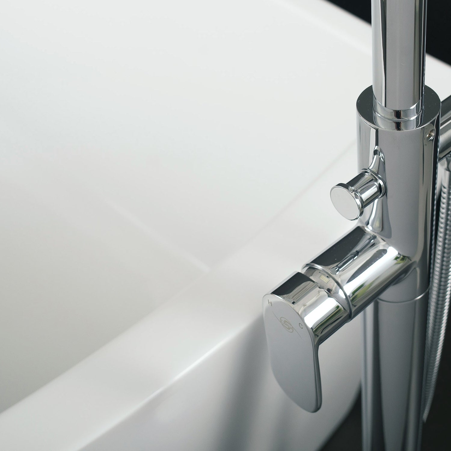 DAX Independiente Hot Tub Filler con ducha de mano y pico cuadrado, cuerpo de acero inoxidable, acabado cromado, 40-1/2 x 8-1/2 pulgadas (DAX-808-CR)