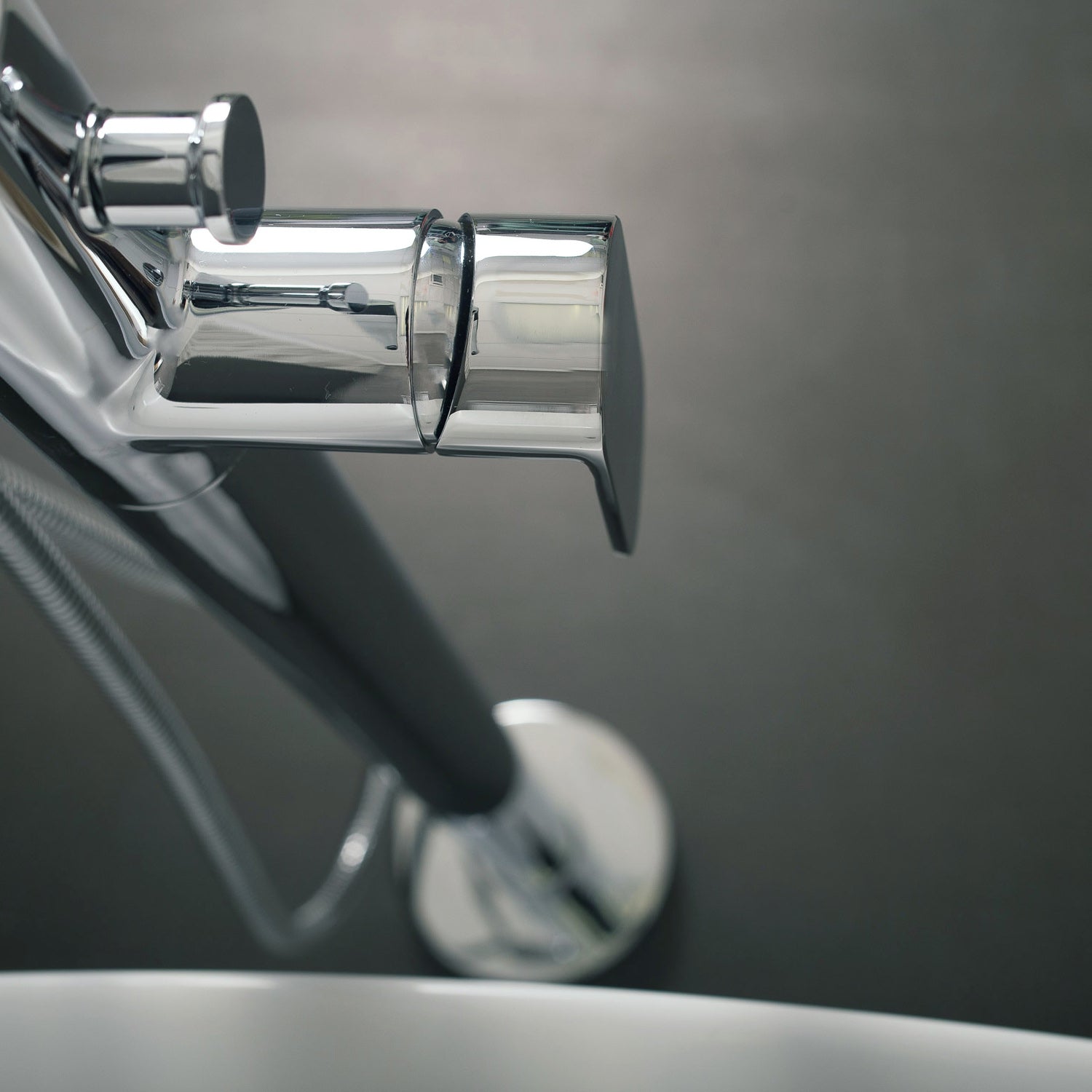 DAX Independiente Hot Tub Filler con ducha de mano y pico cuadrado, cuerpo de acero inoxidable, acabado cromado, 40-1/2 x 8-1/2 pulgadas (DAX-808-CR)