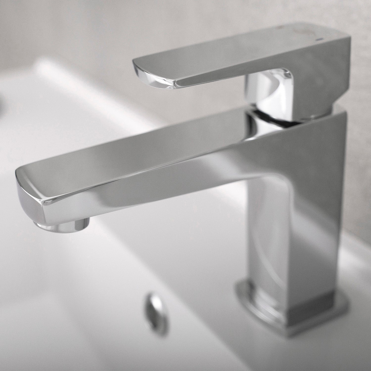DAX llave monomando para baño, cuerpo de latón, acabado cromado, 4-3/4 x 5-11/16 pulgadas (DAX-8209)