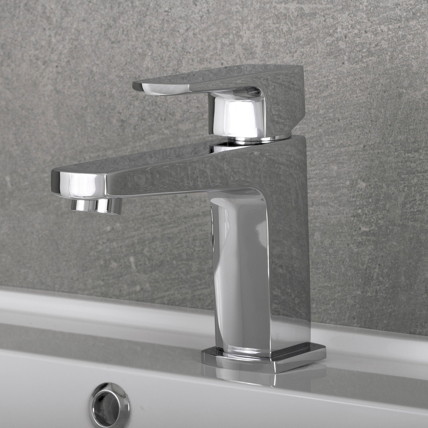 DAX llave monomando para baño, cuerpo de latón, acabado cromado, 4-3/4 x 5-11/16 pulgadas (DAX-8209)