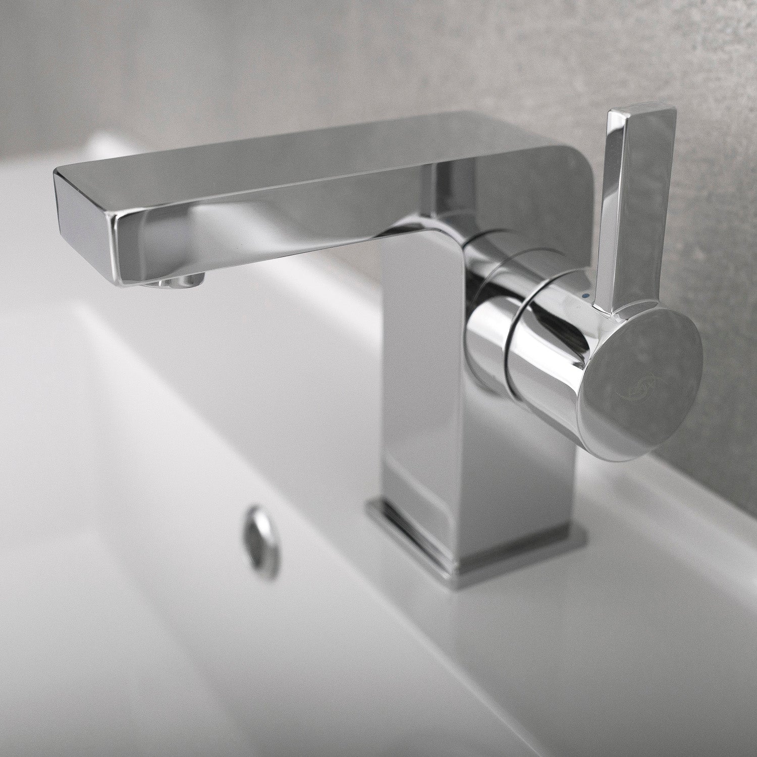 DAX llave monomando para baño, cuerpo de latón, acabado cromado, 3-15/16 x 4-1/8 pulgadas (DAX-8227)