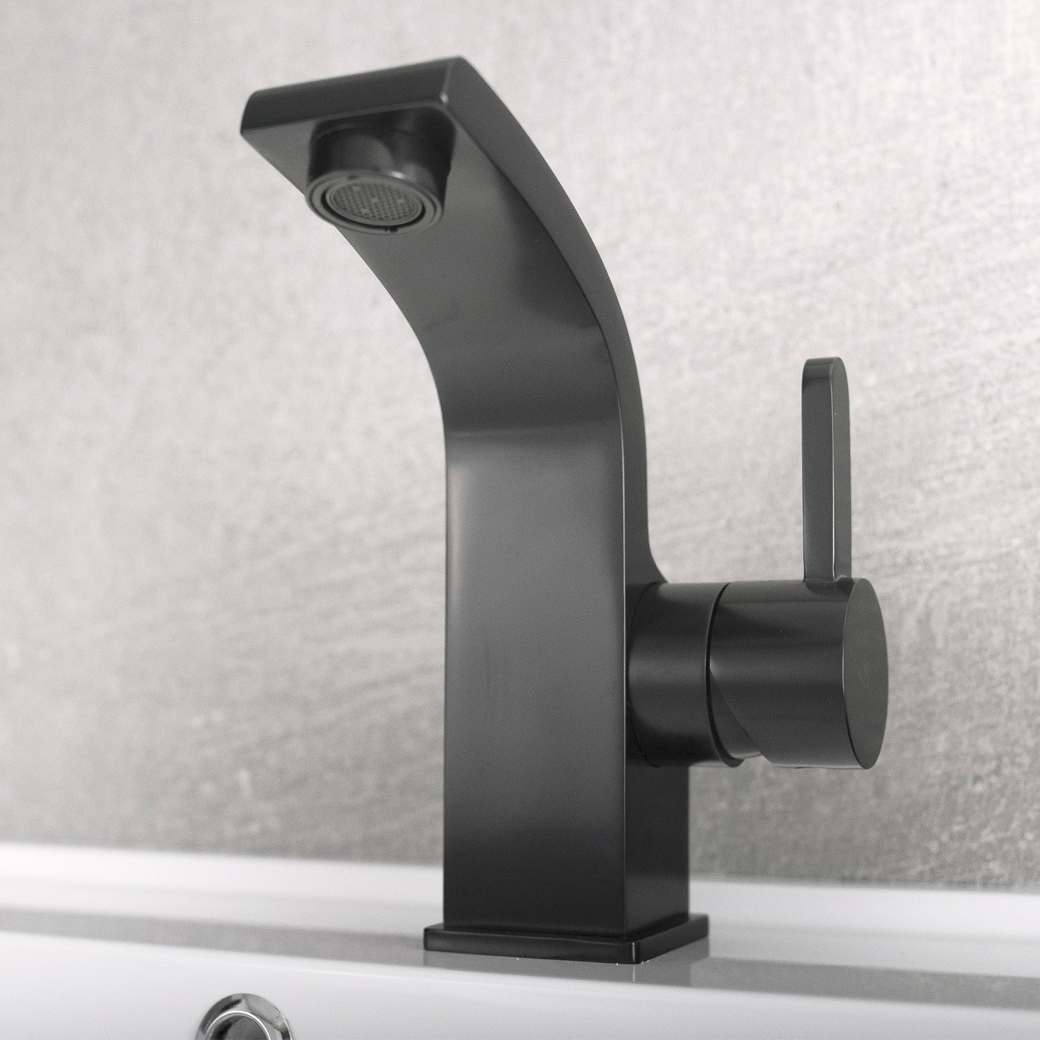 Grifo monomando para baño DAX, cuerpo de latón, acabado negro mate, 3-15/16 x 5-15/16 pulgadas (DAX-8260-BL)