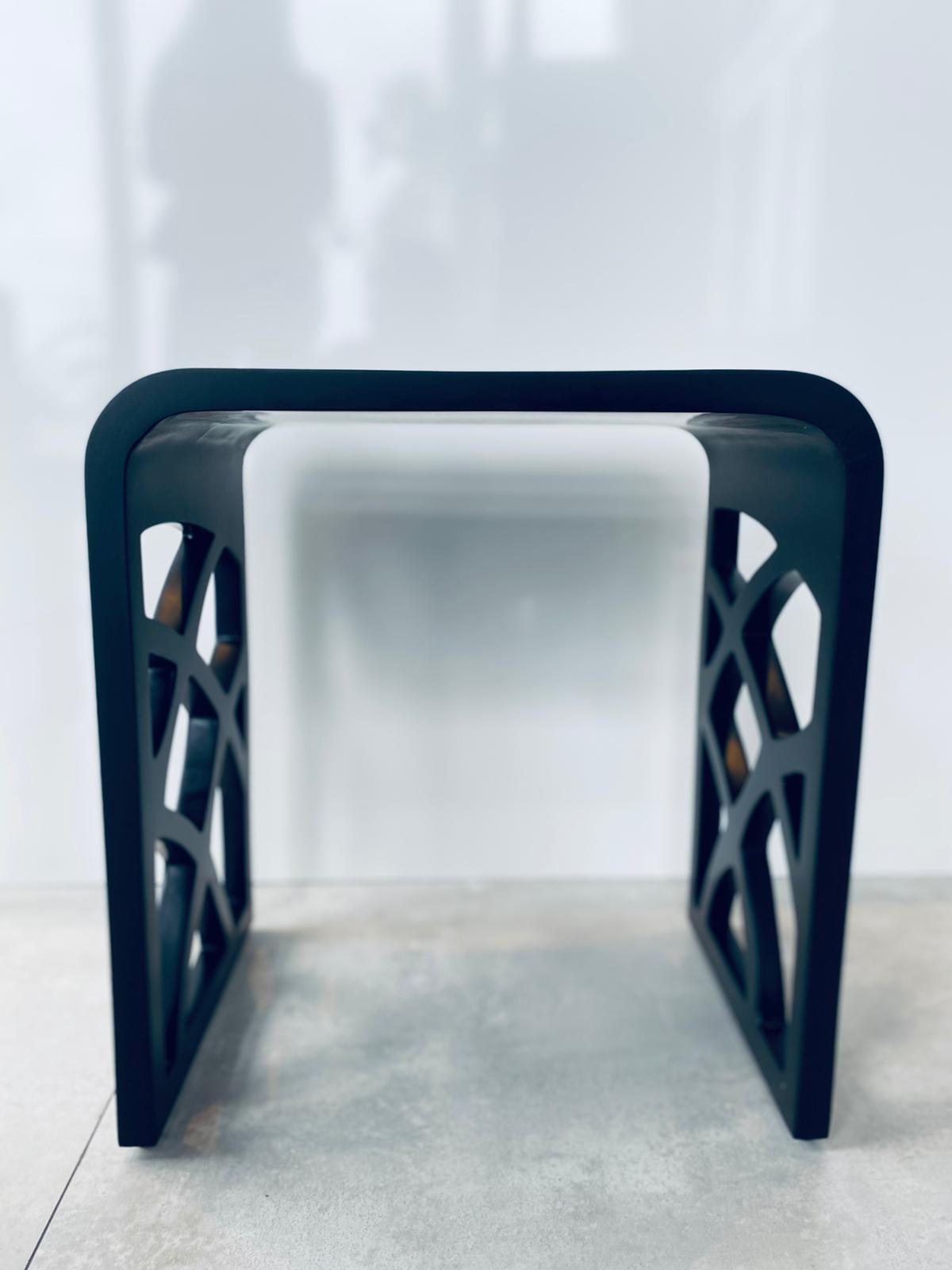 Taburete de baño de superficie sólida DAX - Negro mate (DAX-ST-05-B)