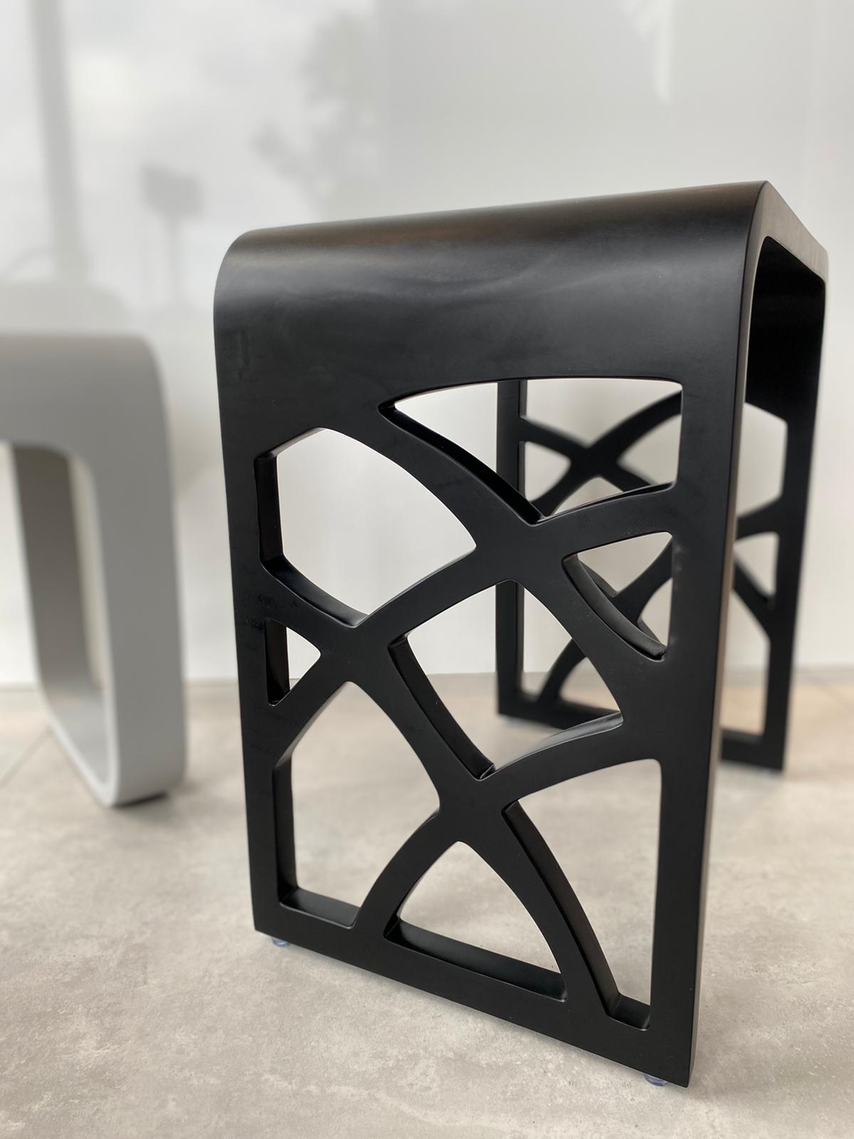 Taburete de baño de superficie sólida DAX - Negro mate (DAX-ST-05-B)