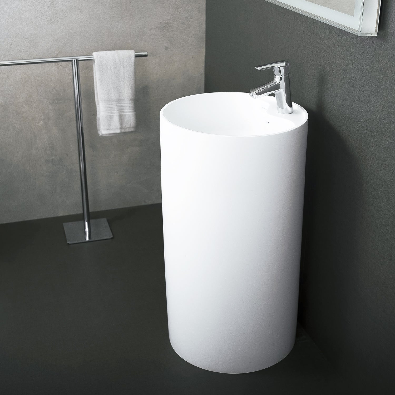 Lavabo de baño independiente de pedestal redondo de superficie sólida DAX, acabado blanco mate, 17-1/2 x 17-1/2 x 31-1/2 pulgadas (DAX-AB-1380)