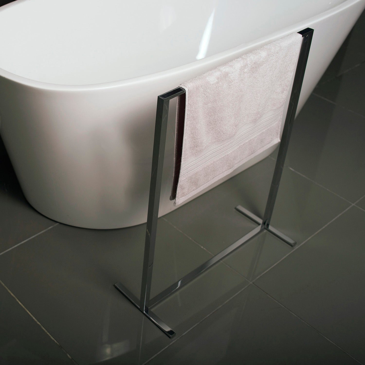 COSMIC Bathlife Standing Towel Rack, Brass Body, Chrome Finish, 23-5/8 x 28-1/2 x 9-13/16 Inches (2290166)