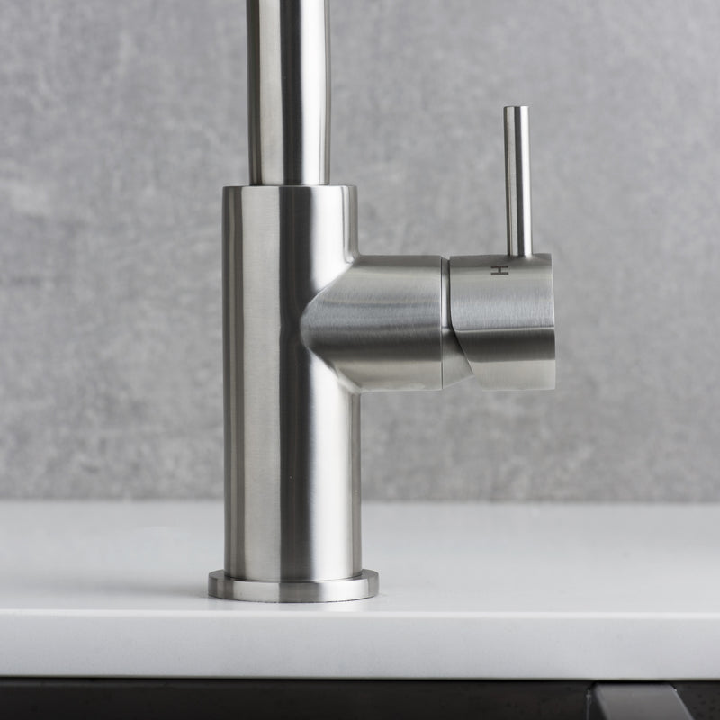 Grifo de cocina para fregadero moderno DAX, monomando, cuerpo de acero inoxidable, acabado de acero inoxidable cepillado, tamaño 7-1/2 x 12-3/4 pulgadas (DAX-006-01) 