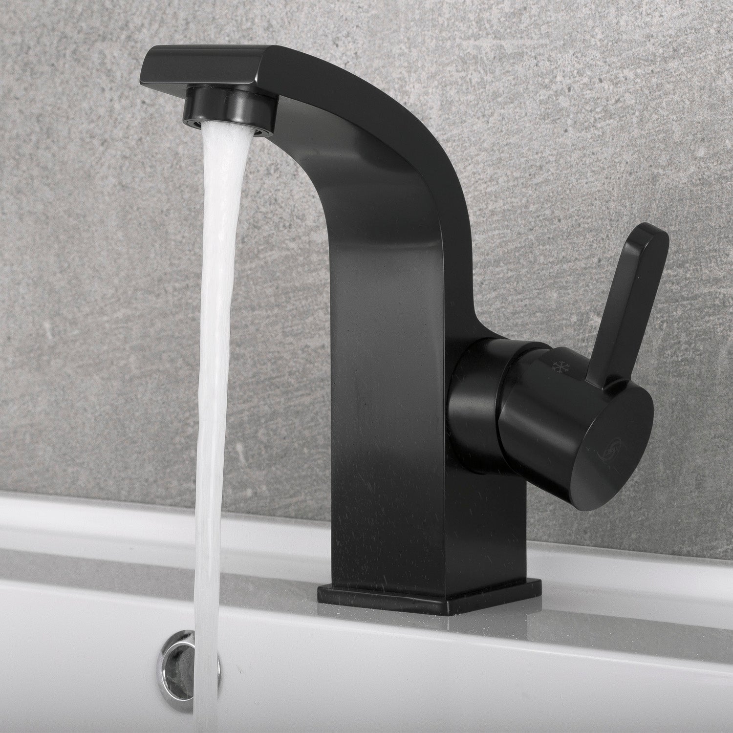 DAX Single Handle Bathroom Faucet, Brass Body, Matte Black Finish, 3-15/16 x 5-15/16 Inches (DAX-8260-BL)