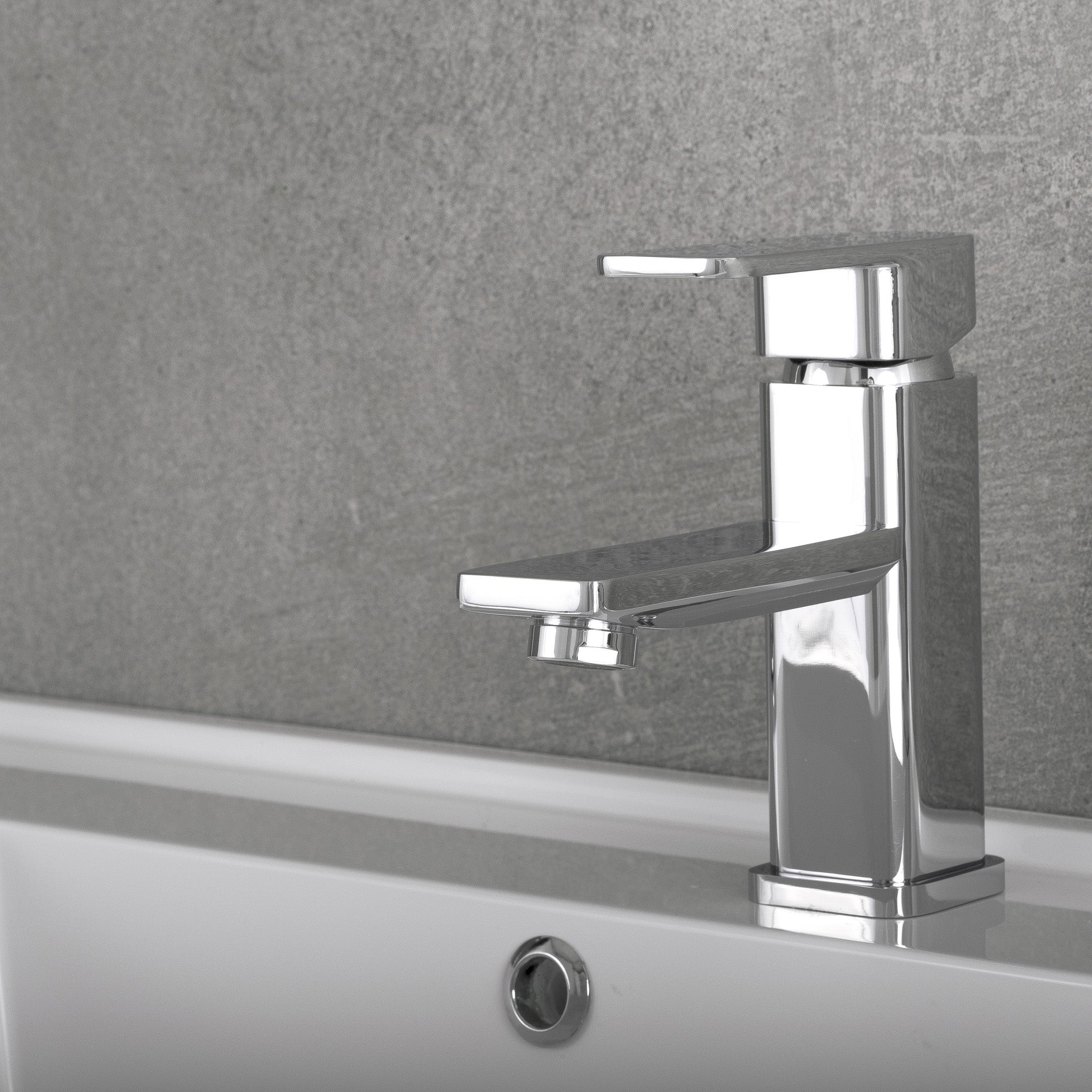 DAX Single Handle Bathroom Faucet, Brass Body, Chrome Finish, 5-15/16 x 6-1/8 Inches (DAX-8510-CR)