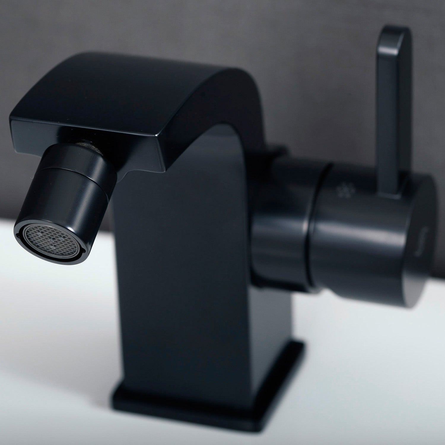 DAX Single Handle Bidet Faucet, Brass Body, Black Finish, 4-5/16 x 4-1/2 Inches (DAX-8560-BL)