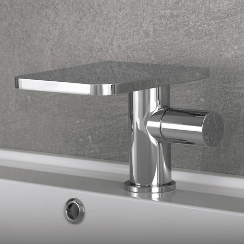 DAX llave monomando para baño con cascada, cuerpo de latón, acabado cromado, 5-5/16 x 4-5/16 pulgadas (DAX-9888) 