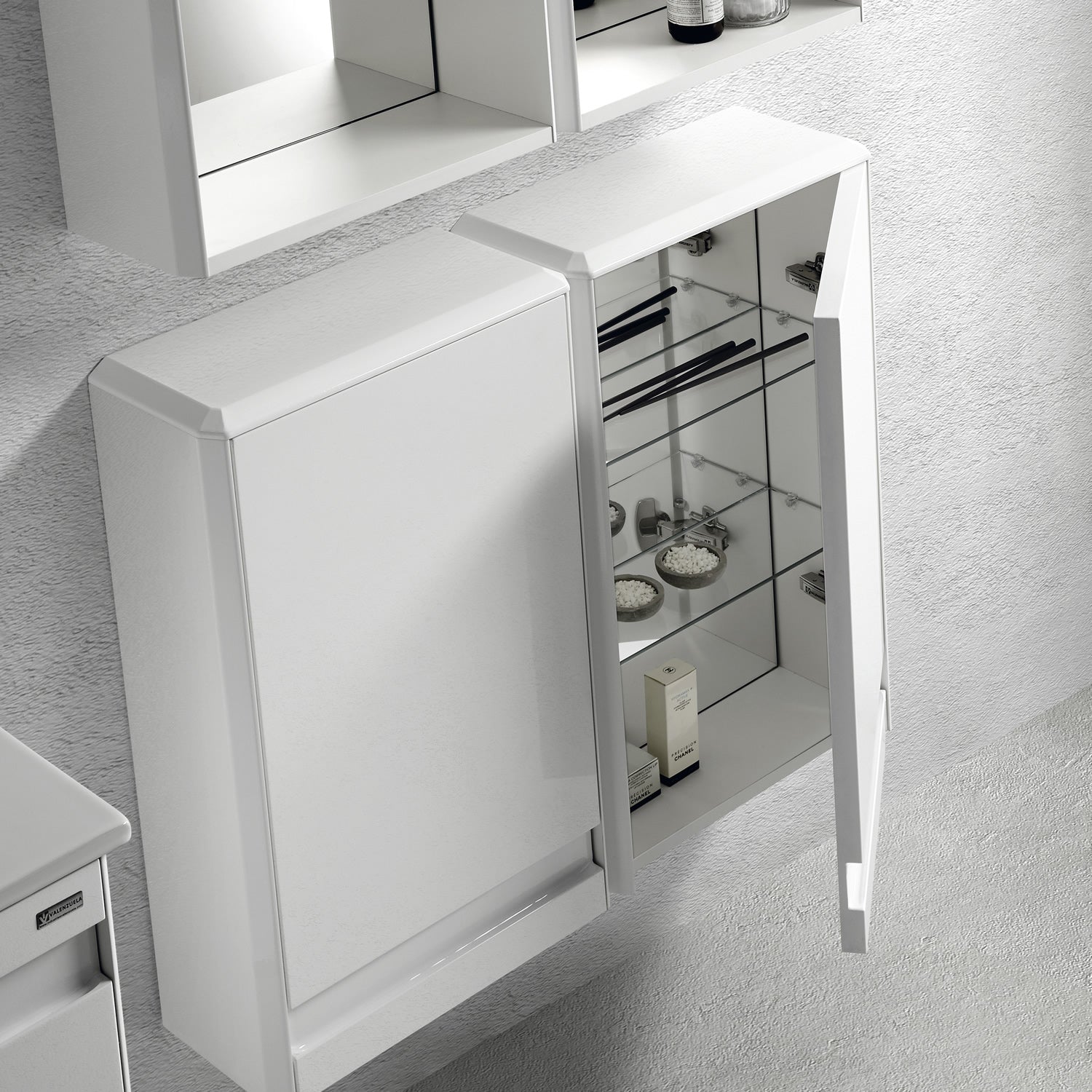 16" Small Side Cabinet, Wall Mount, 1 Door whit Soft Close and Right Opening, White, Serie Barcelona by VALENZUELA