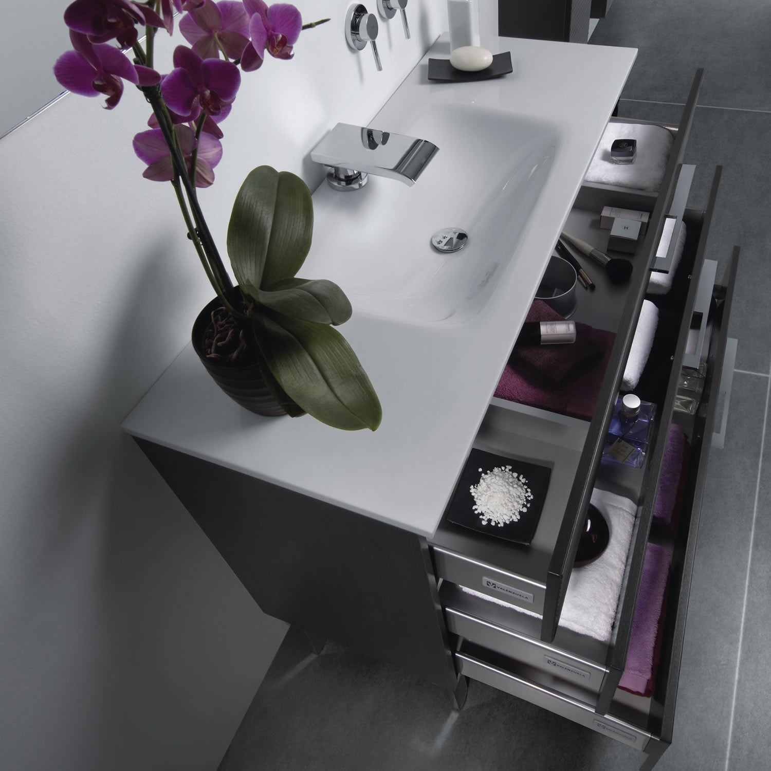Single Vanity, Floor Mount, 3 Drawers with Soft Close, Serie Dune by VALENZUELA